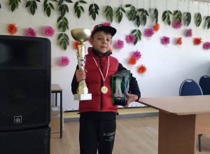 JAN KUZIEMSKI WYGRAŁ SKIERNIEWICKĄ MAJÓWKĘ