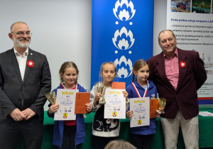 Nagrodzone dziewczynki.