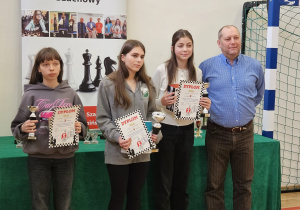 Blanka Wiśniewska- II miejsce wśród dziewczyn do lat 14 w szachach błyskawicznych.