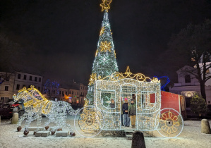 Pamiątkowe zdjęcie na Starym Rynku w Łowiczu.