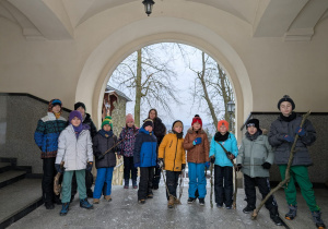 Dwunastoosobowa ekipa.