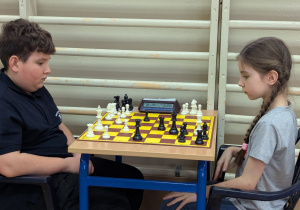 Kornelia zrobiła atak na ogołoconego króla.