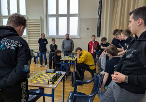 Tłumy obserwowały ich partię.