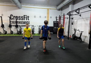 Nosiliśmy ciężarki.