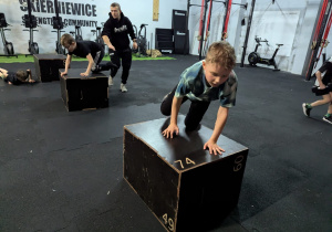 Pokonywanie przeszkód.