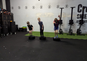 Wskakiwanie i zeskakiwanie.